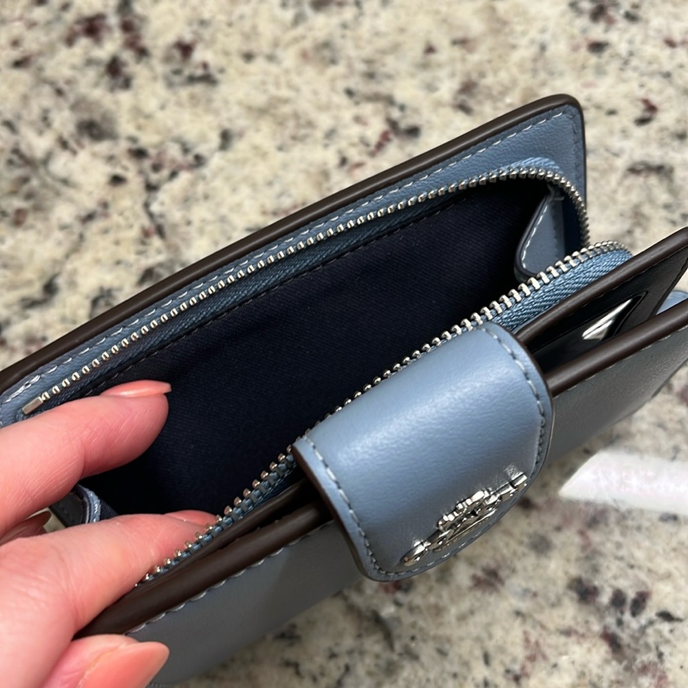 Coach Medium Leather Wallet NWT - Picture 7 of 12
